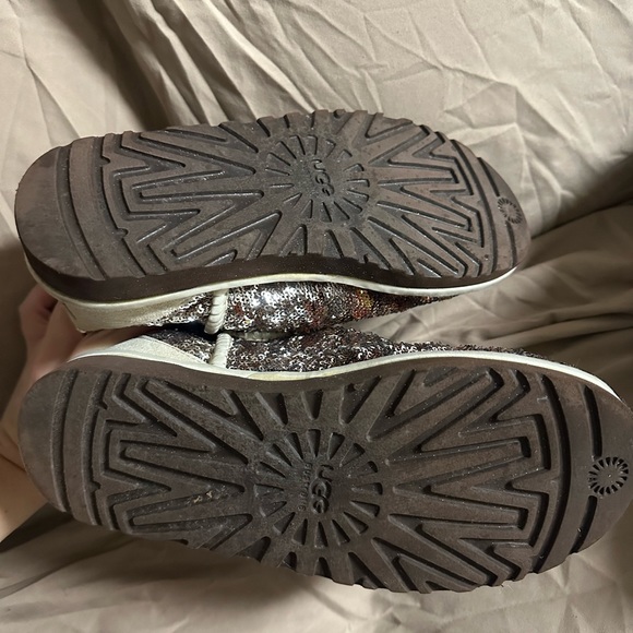 Sparkly sequence short Uggs - Picture 4 of 6
